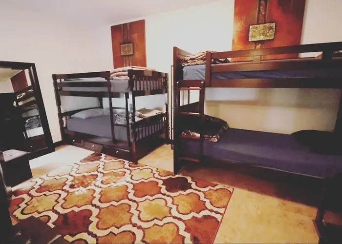 Quirky & Cozy Loft Soho Little Italy - Sleeps 4